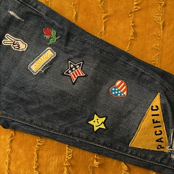 Levi’s Women’s 711 Skinny Embroidered Jeans | 25 - Picture 8 of 8